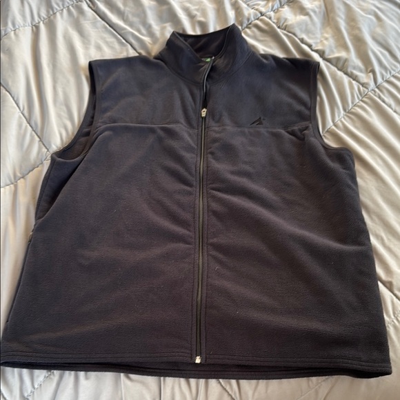 ⛳️Eastern Mountain Black Fleece Vest Size large in ALMOST NEW condition. - Picture 1 of 5